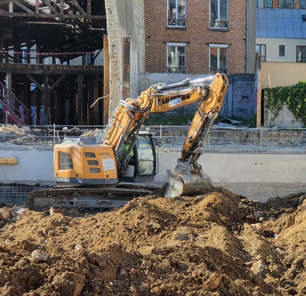 Chantier BTP, terres excavées