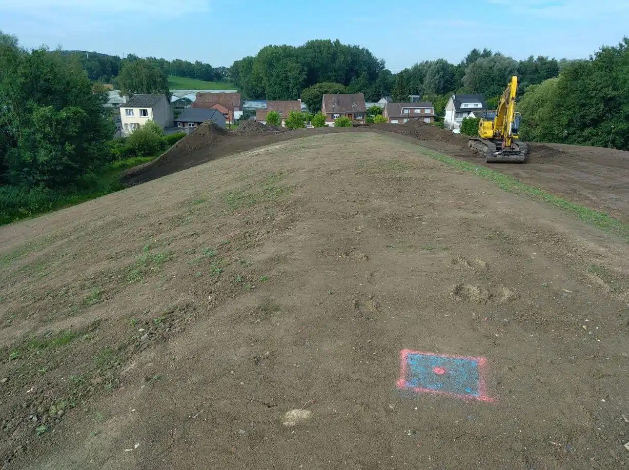 Houdain, apport de terres des chantiers locaux et travaux de terrassement des modelés