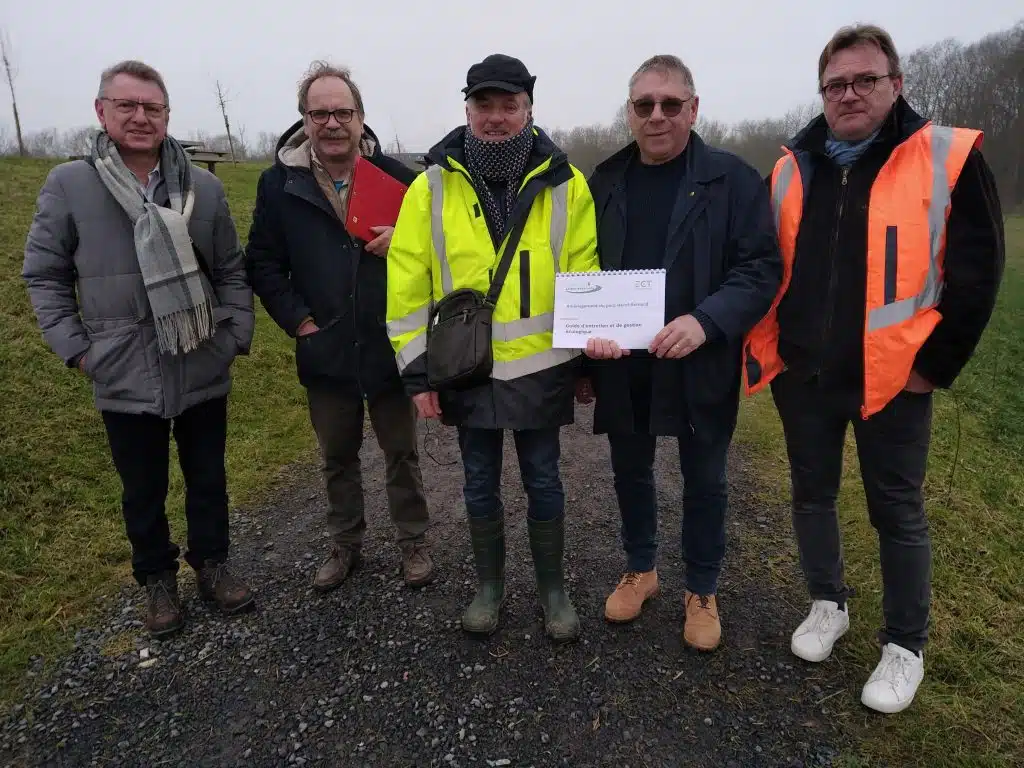 Remise du guide de gestion à Loison-sous-Lens