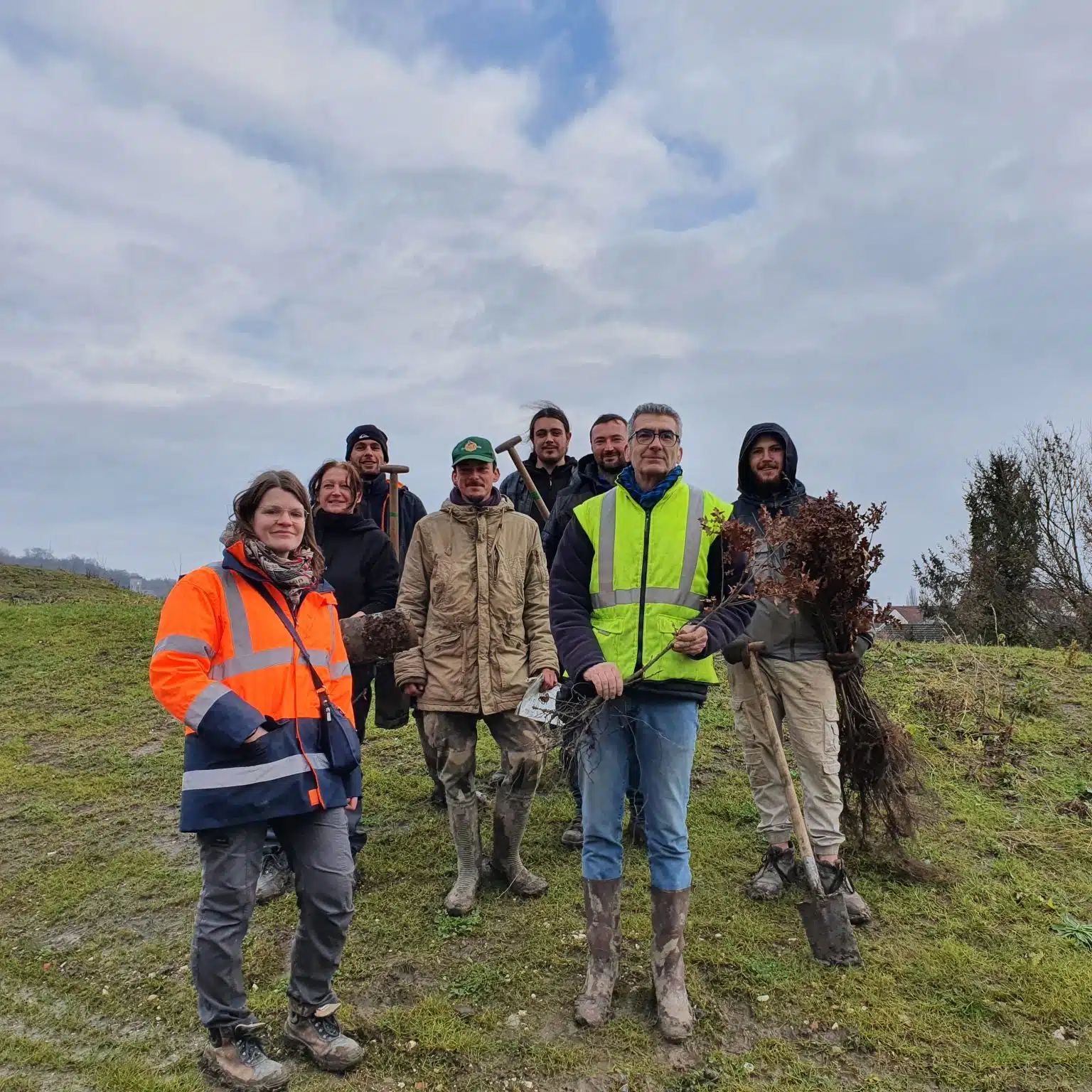 Plantations sur le site de Houdain avec Nouex Environnement